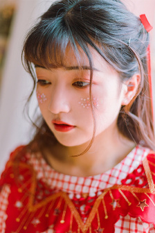 和尚吮她的花蒂和奶水视频